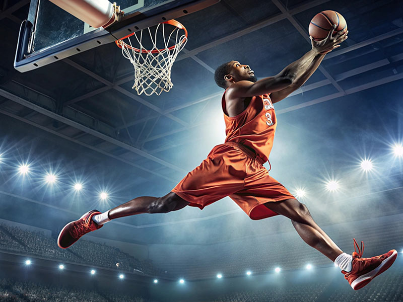 甲亢哥此前直播中展示詹姆斯曾私信他：GOAT刚才给我发了短信！